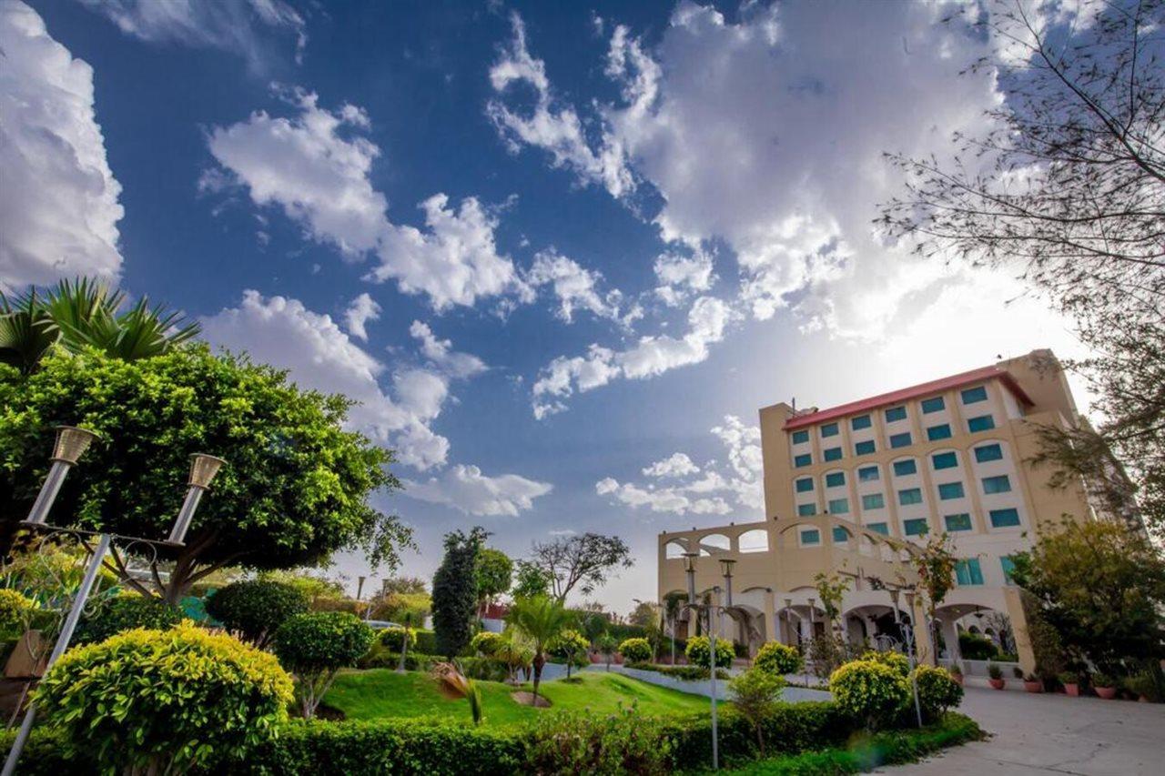 Ramada By Wyndham Jaipur Jaisinghpura Hotell Eksteriør bilde