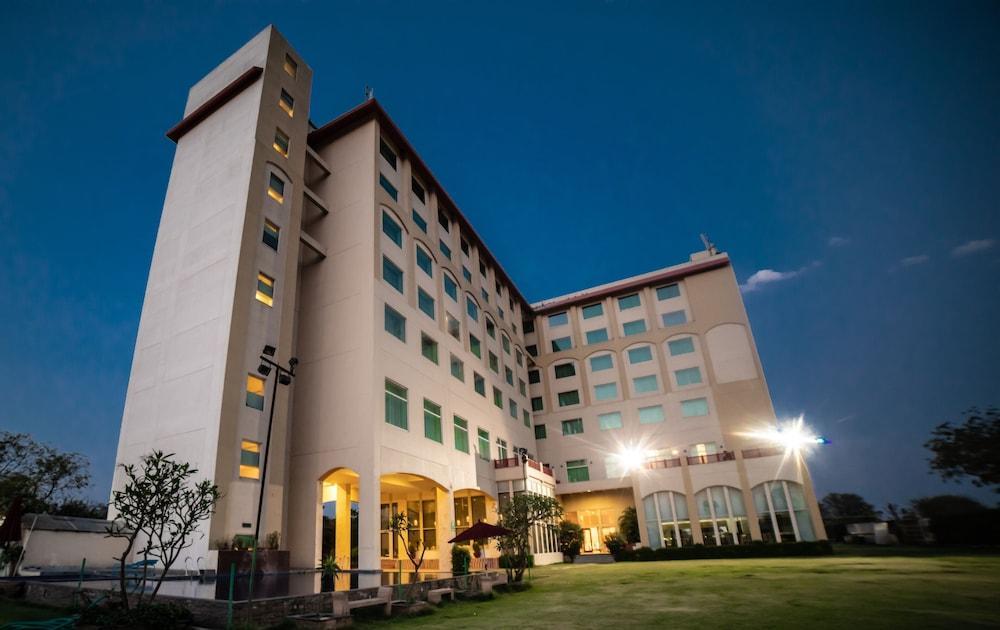 Ramada By Wyndham Jaipur Jaisinghpura Hotell Eksteriør bilde