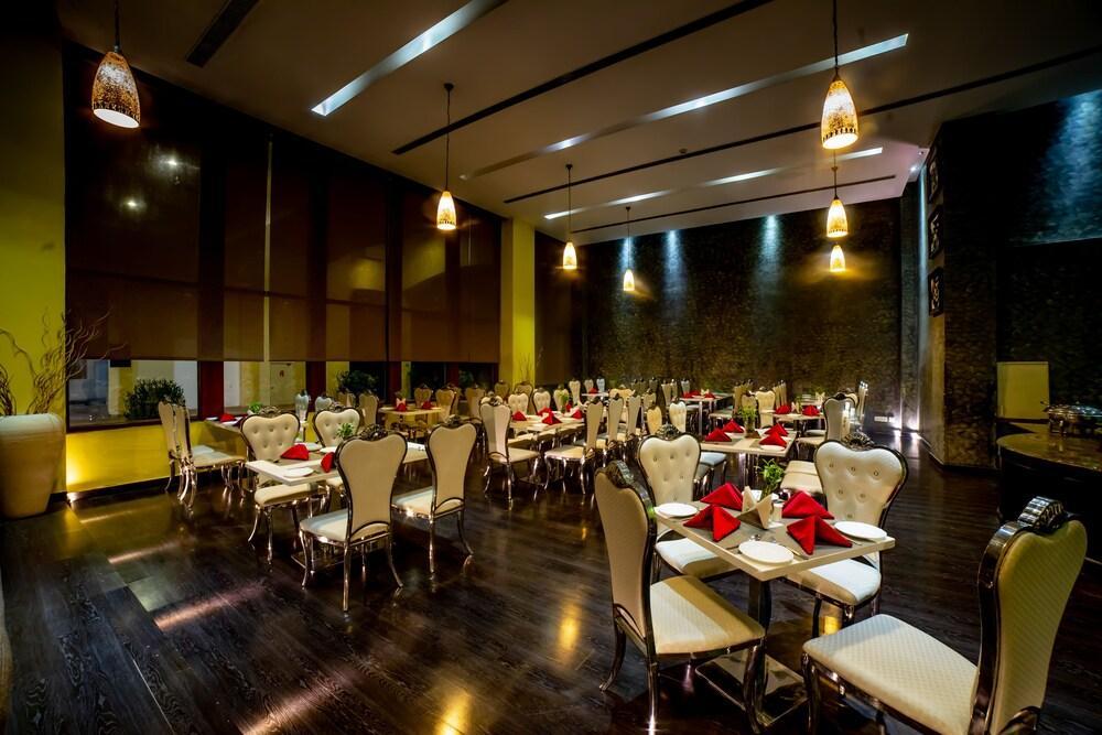 Ramada By Wyndham Jaipur Jaisinghpura Hotell Eksteriør bilde