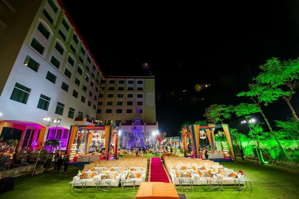 Ramada By Wyndham Jaipur Jaisinghpura Hotell Eksteriør bilde