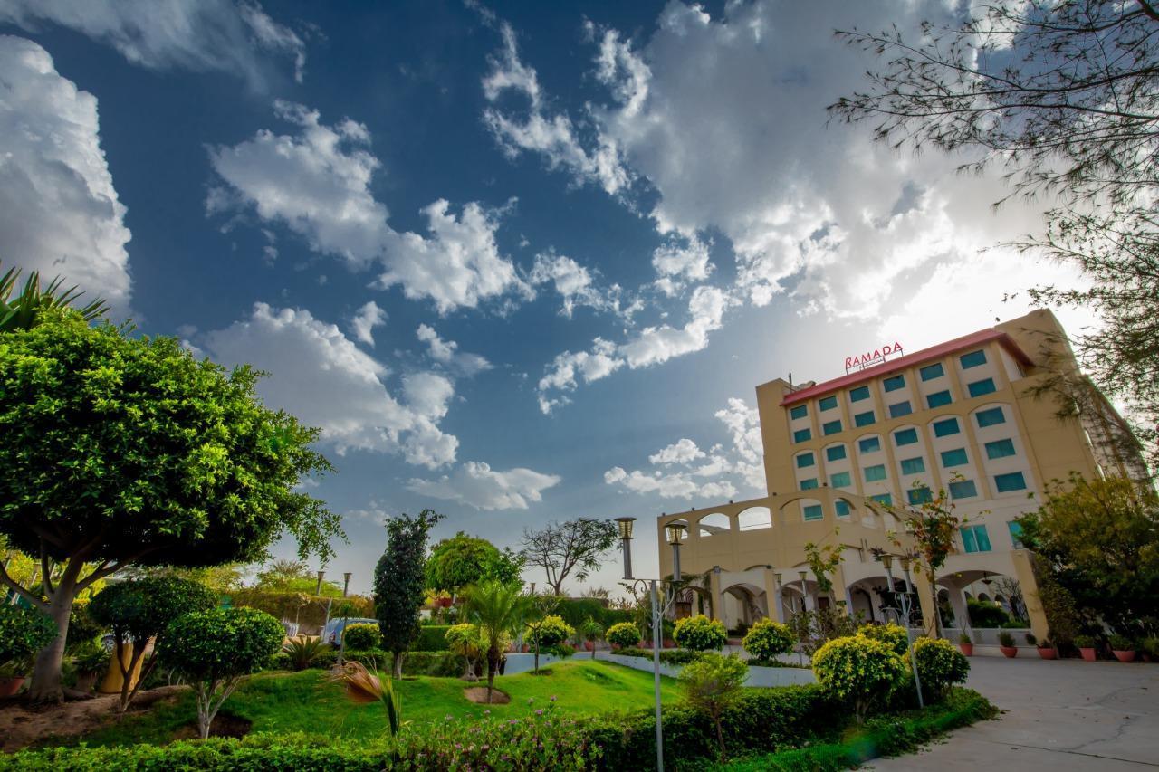 Ramada By Wyndham Jaipur Jaisinghpura Hotell Eksteriør bilde