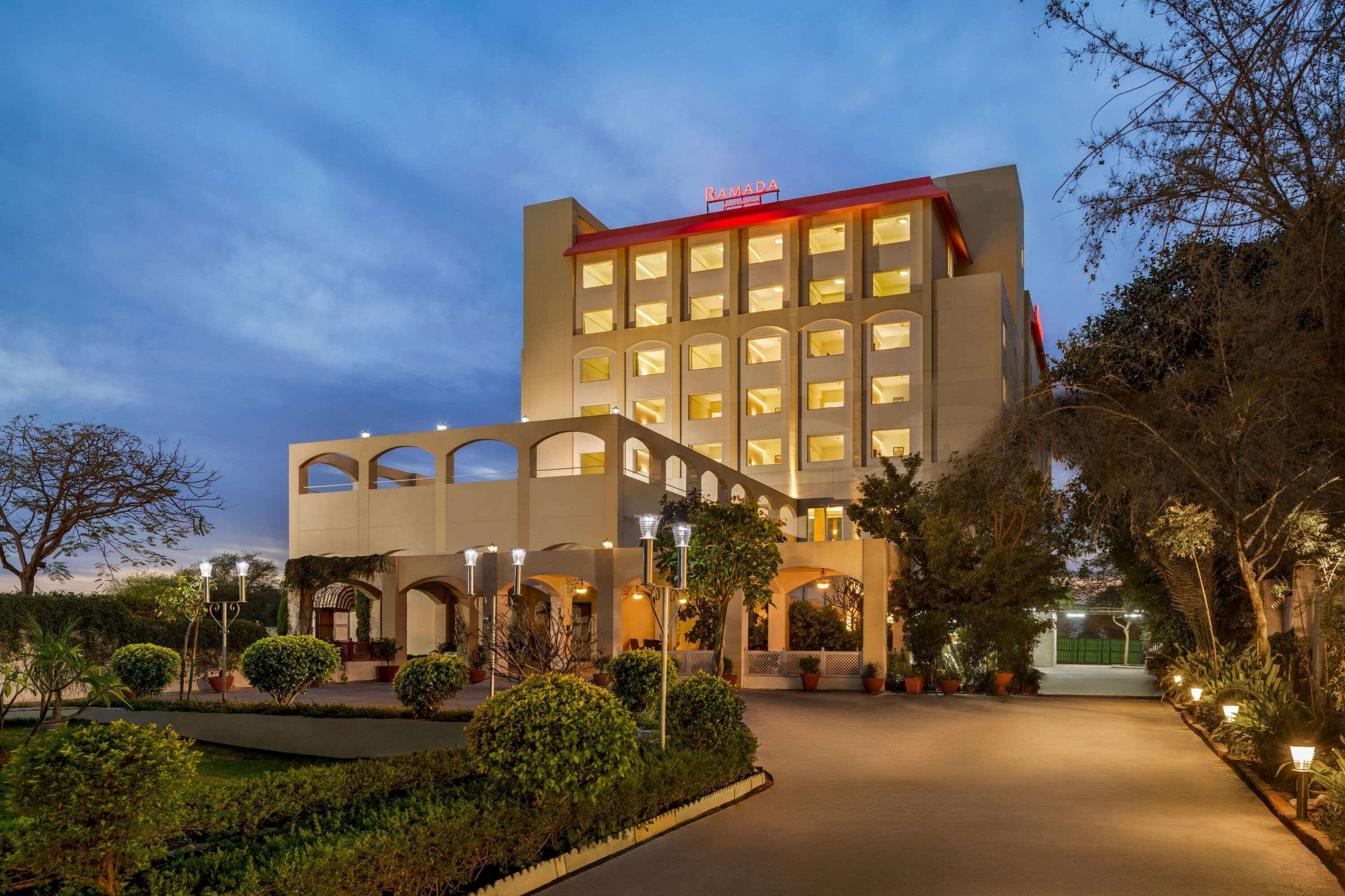 Ramada By Wyndham Jaipur Jaisinghpura Hotell Eksteriør bilde