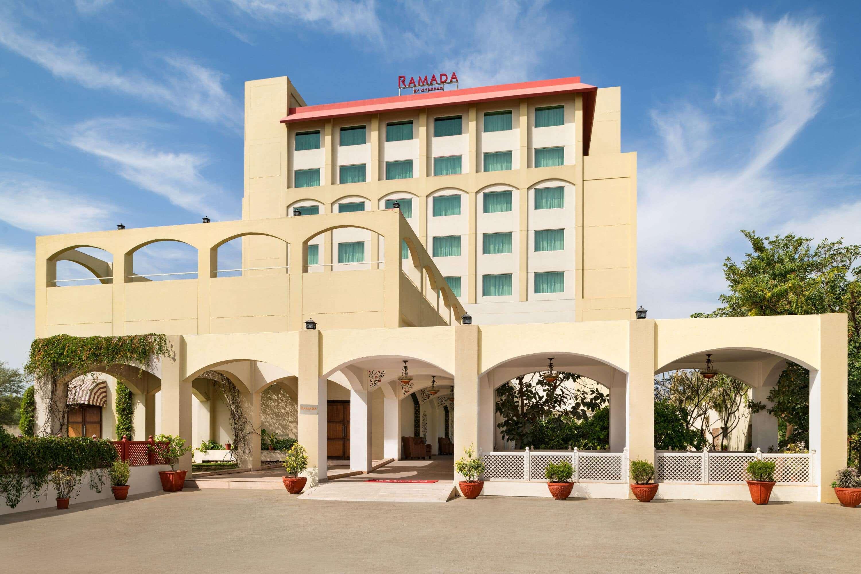 Ramada By Wyndham Jaipur Jaisinghpura Hotell Eksteriør bilde