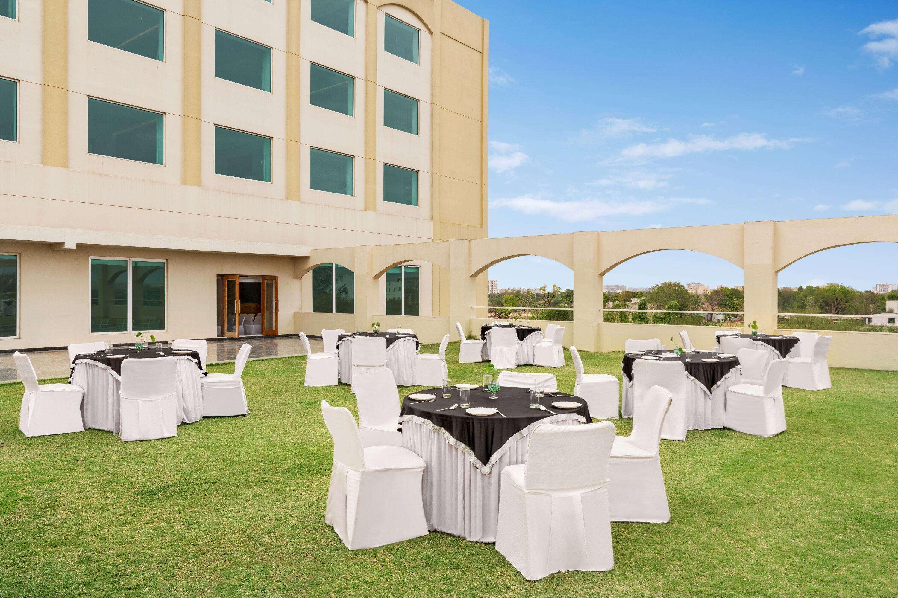 Ramada By Wyndham Jaipur Jaisinghpura Hotell Eksteriør bilde
